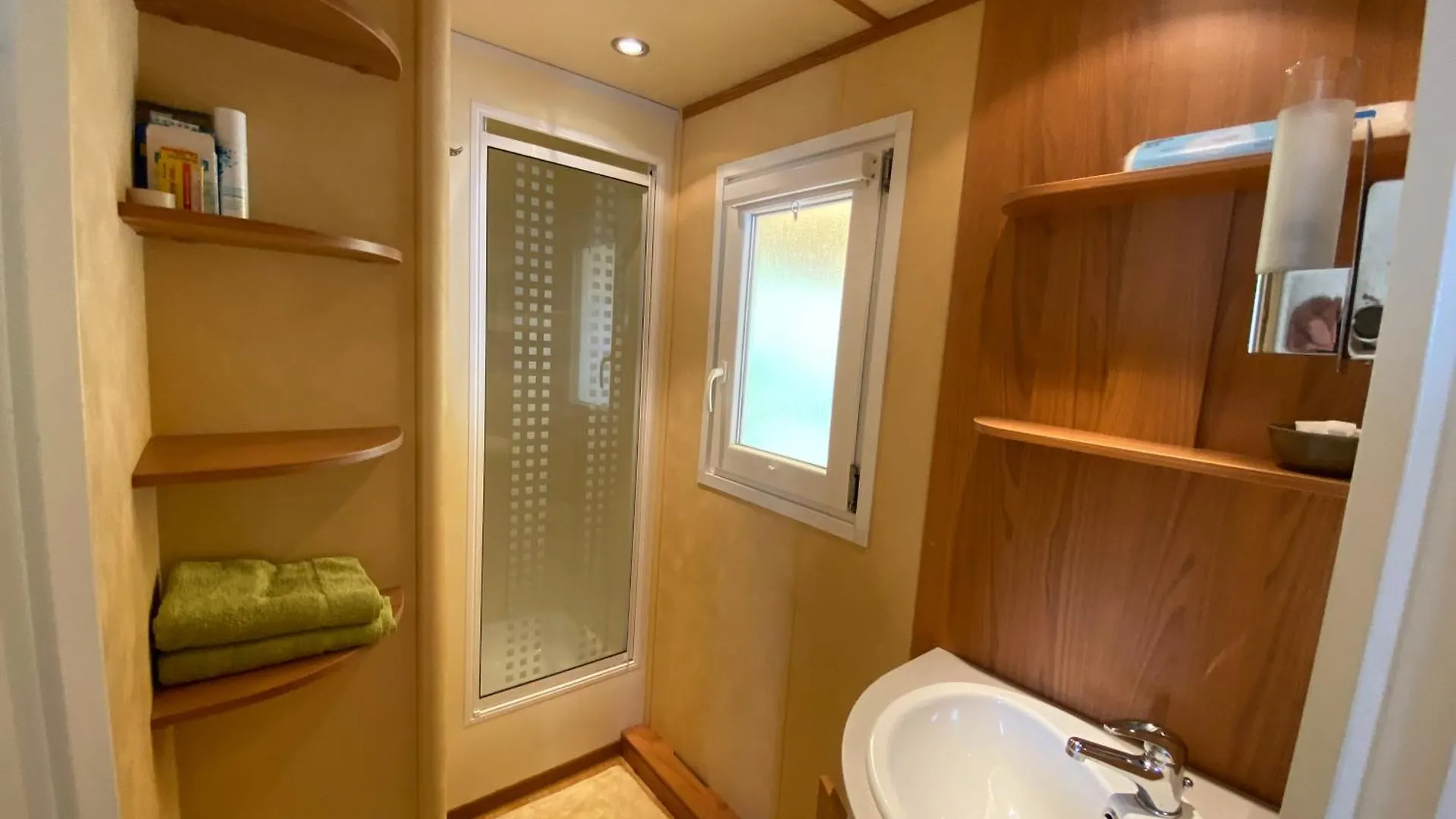 Charmant Mobile-Home 6 Personnes Sur Terrain Prive A 200 M De La Plage - Padrig Ploemeur Francia